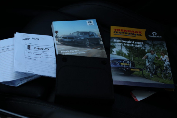 BMW 3 Serie Touring 320i High Executive *Stuurverwarming*Leder*Trekhaak*