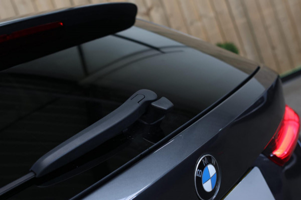 BMW 3 Serie Touring 320i High Executive *Stuurverwarming*Leder*Trekhaak*