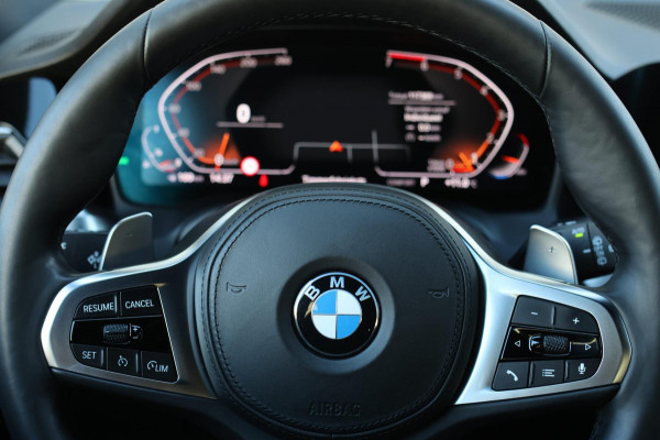 BMW 3 Serie Touring 320i High Executive *Stuurverwarming*Leder*Trekhaak*