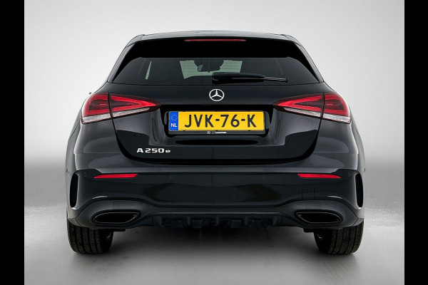 Mercedes-Benz A-Klasse 250 e AMG Plug-In Hybride AMG Line | Night Pakket | Sfeerverlichting |Stoelverwarming | Achteruitrijcamera | Ledkoplampen. Inclusief 24 maanden MB Certified garantie voor Europa.