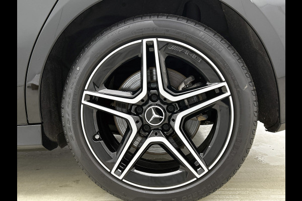 Mercedes-Benz A-Klasse 250 e AMG Plug-In Hybride AMG Line | Night Pakket | Sfeerverlichting |Stoelverwarming | Achteruitrijcamera | Ledkoplampen. Inclusief 24 maanden MB Certified garantie voor Europa.