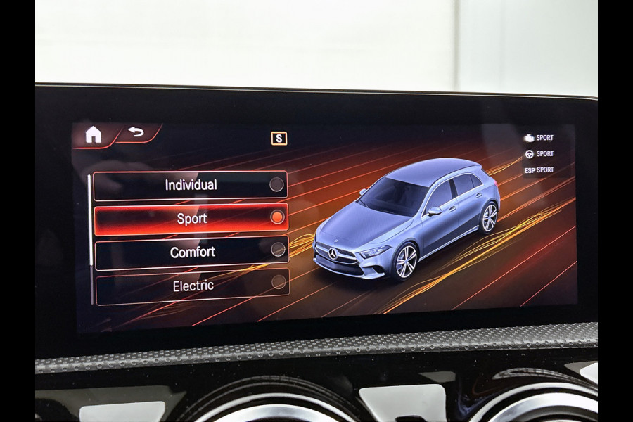 Mercedes-Benz A-Klasse 250 e AMG Plug-In Hybride AMG Line | Night Pakket | Sfeerverlichting |Stoelverwarming | Achteruitrijcamera | Ledkoplampen. Inclusief 24 maanden MB Certified garantie voor Europa.