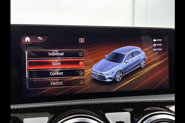 Mercedes-Benz A-Klasse 250 e AMG Plug-In Hybride AMG Line | Night Pakket | Sfeerverlichting |Stoelverwarming | Achteruitrijcamera | Ledkoplampen. Inclusief 24 maanden MB Certified garantie voor Europa.
