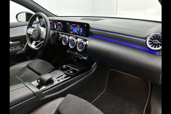 Mercedes-Benz A-Klasse 250 e AMG Plug-In Hybride AMG Line | Night Pakket | Sfeerverlichting |Stoelverwarming | Achteruitrijcamera | Ledkoplampen. Inclusief 24 maanden MB Certified garantie voor Europa.