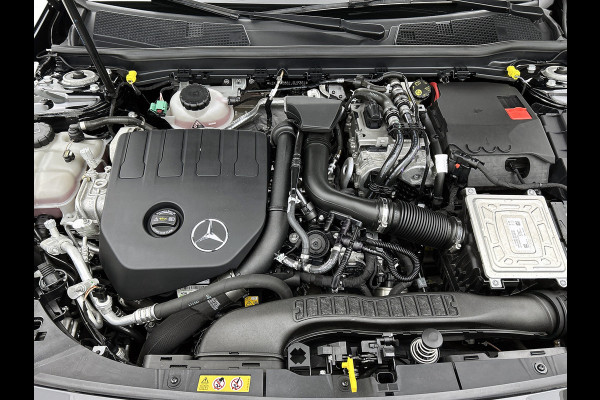 Mercedes-Benz A-Klasse 250 e AMG Plug-In Hybride AMG Line | Night Pakket | Sfeerverlichting |Stoelverwarming | Achteruitrijcamera | Ledkoplampen. Inclusief 24 maanden MB Certified garantie voor Europa.