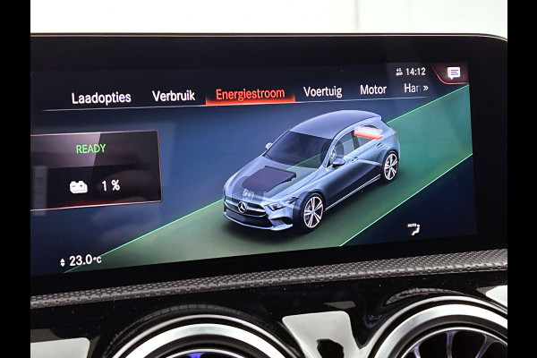 Mercedes-Benz A-Klasse 250 e AMG Plug-In Hybride AMG Line | Night Pakket | Sfeerverlichting |Stoelverwarming | Achteruitrijcamera | Ledkoplampen. Inclusief 24 maanden MB Certified garantie voor Europa.