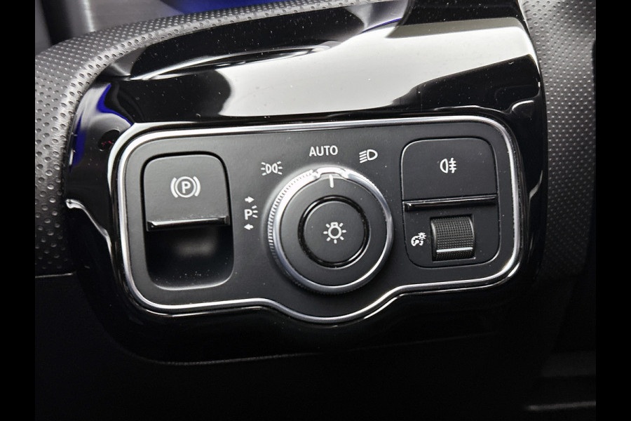 Mercedes-Benz A-Klasse 250 e AMG Plug-In Hybride AMG Line | Night Pakket | Sfeerverlichting |Stoelverwarming | Achteruitrijcamera | Ledkoplampen. Inclusief 24 maanden MB Certified garantie voor Europa.
