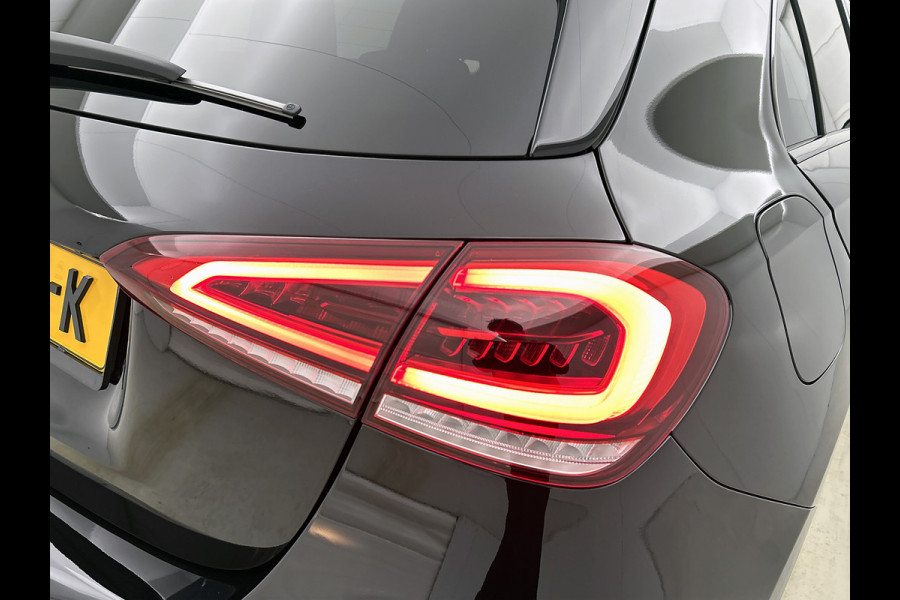 Mercedes-Benz A-Klasse 250 e AMG Plug-In Hybride AMG Line | Night Pakket | Sfeerverlichting |Stoelverwarming | Achteruitrijcamera | Ledkoplampen. Inclusief 24 maanden MB Certified garantie voor Europa.