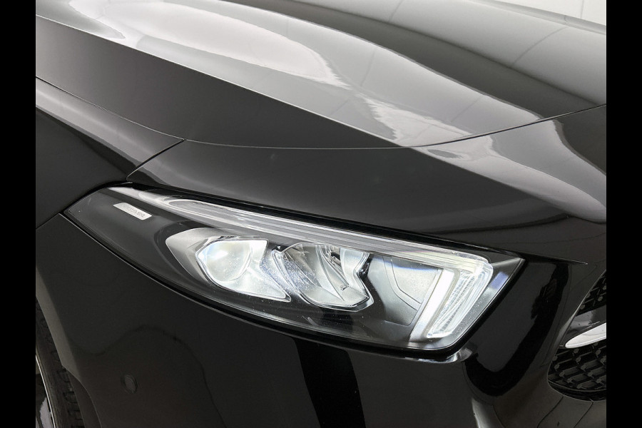 Mercedes-Benz A-Klasse 250 e AMG Plug-In Hybride AMG Line | Night Pakket | Sfeerverlichting |Stoelverwarming | Achteruitrijcamera | Ledkoplampen. Inclusief 24 maanden MB Certified garantie voor Europa.