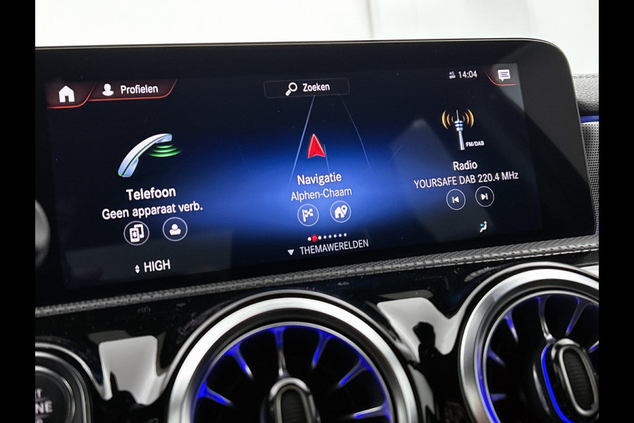 Mercedes-Benz A-Klasse 250 e AMG Plug-In Hybride AMG Line | Night Pakket | Sfeerverlichting |Stoelverwarming | Achteruitrijcamera | Ledkoplampen. Inclusief 24 maanden MB Certified garantie voor Europa.