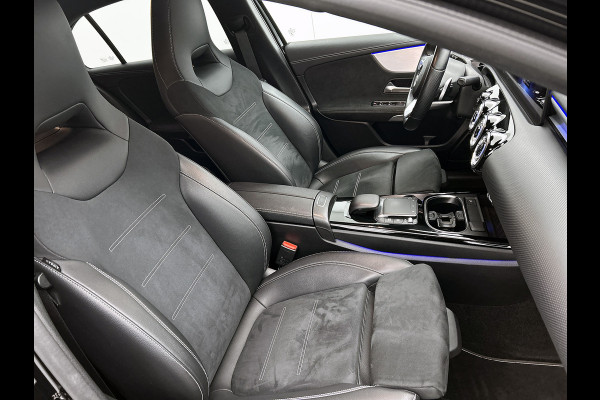 Mercedes-Benz A-Klasse 250 e AMG Plug-In Hybride AMG Line | Night Pakket | Sfeerverlichting |Stoelverwarming | Achteruitrijcamera | Ledkoplampen. Inclusief 24 maanden MB Certified garantie voor Europa.