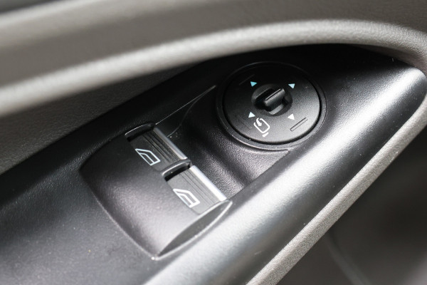 Ford Transit Connect 1.0 Ecoboost 100 PK | Navigatie | Camera | CarPlay | Cruise control | 3-Zitter | MF Stuur | Nieuwe APK | Dealer onderhouden | Benzine | Euro 6