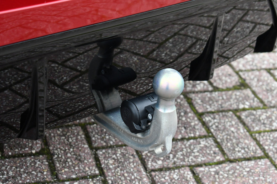 BMW 3 Serie Touring 330e M-Sport LCI-2 Pano Trekh 360 HUD El-zetels