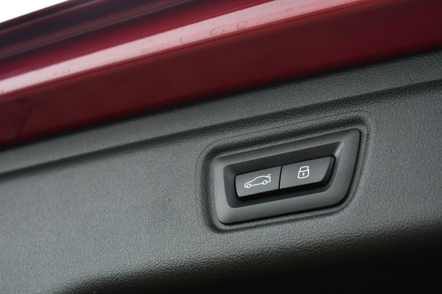 BMW 3 Serie Touring 330e M-Sport LCI-2 Pano Trekh 360 HUD El-zetels