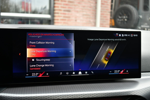 BMW 3 Serie Touring 330e M-Sport LCI-2 Pano Trekh 360 HUD El-zetels