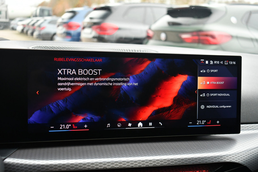 BMW 3 Serie Touring 330e M-Sport LCI-2 Pano Trekh 360 HUD El-zetels