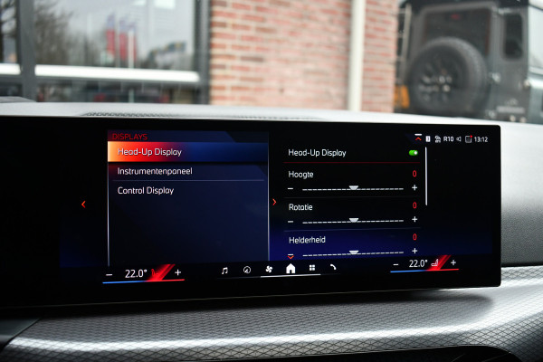 BMW 3 Serie Touring 330e M-Sport LCI-2 Pano Trekh 360 HUD El-zetels