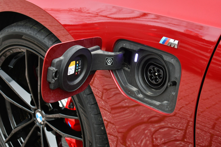 BMW 3 Serie Touring 330e M-Sport LCI-2 Pano Trekh 360 HUD El-zetels