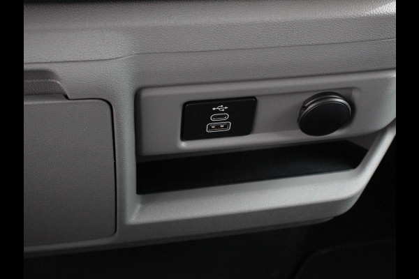 Ford Transit Custom 340 L2H1 Limited 65 kWh 8 persoons Cruise Control | Airco | Lichtmetalen Velgen | Extra getint glas