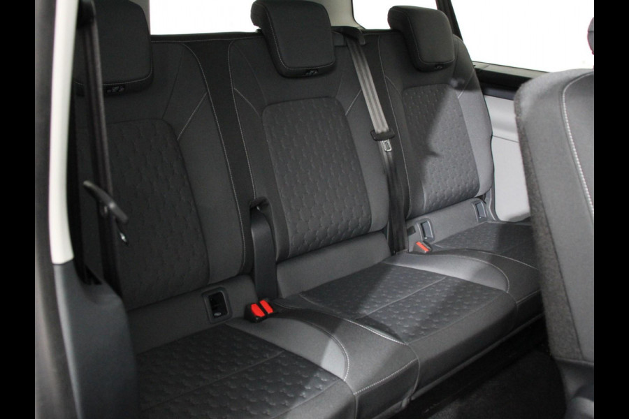 Ford Transit Custom 340 L2H1 Limited 65 kWh 8 persoons Cruise Control | Airco | Lichtmetalen Velgen | Extra getint glas