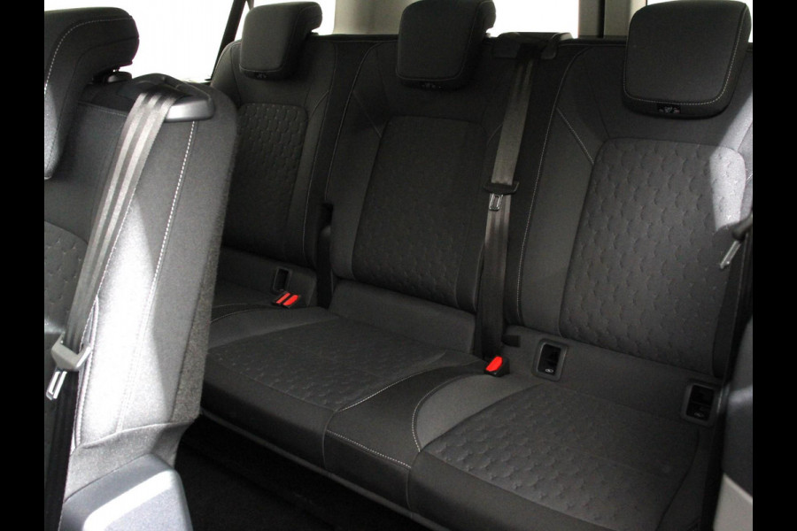 Ford Transit Custom 340 L2H1 Limited 65 kWh 8 persoons Cruise Control | Airco | Lichtmetalen Velgen | Extra getint glas