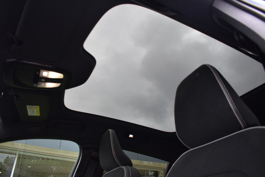 Volvo C40 Recharge 408PK Twin Intro Edition 78 kWh | 20" LMV | Trekhaak | Harman/Kardon | Getint glas | Panoramadak  | Elektrische Stoelen |