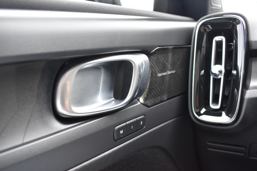 Volvo C40 Recharge 408PK Twin Intro Edition 78 kWh | 20" LMV | Trekhaak | Harman/Kardon | Getint glas | Panoramadak  | Elektrische Stoelen |