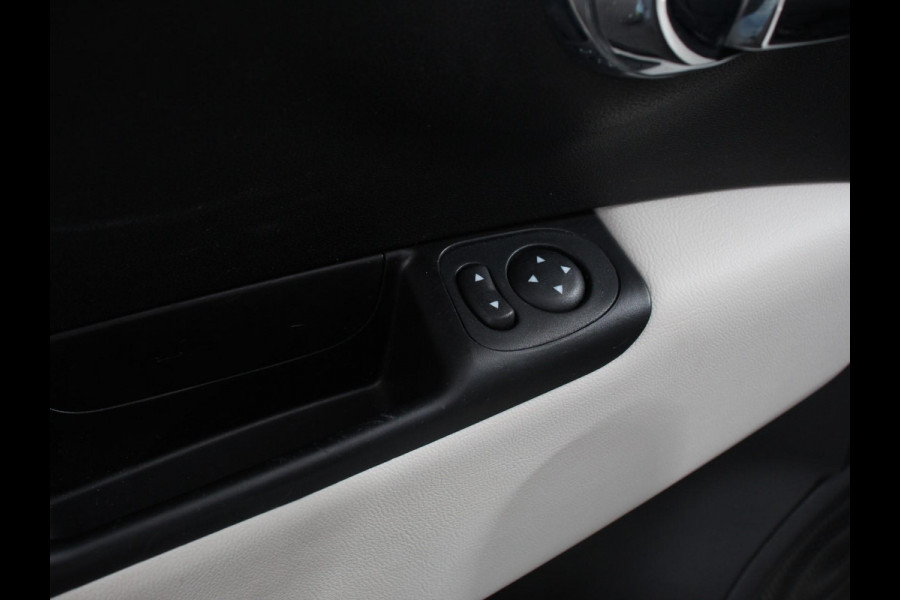 Fiat 500 1.0 Hybrid Dolcevita | Parkeersensor achter | Climate control | Radio | Panoramadak | Cruise control