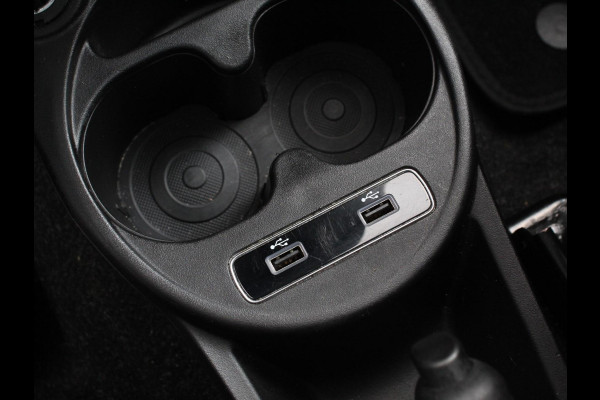 Fiat 500 1.0 Hybrid Dolcevita | Parkeersensor achter | Climate control | Radio | Panoramadak | Cruise control