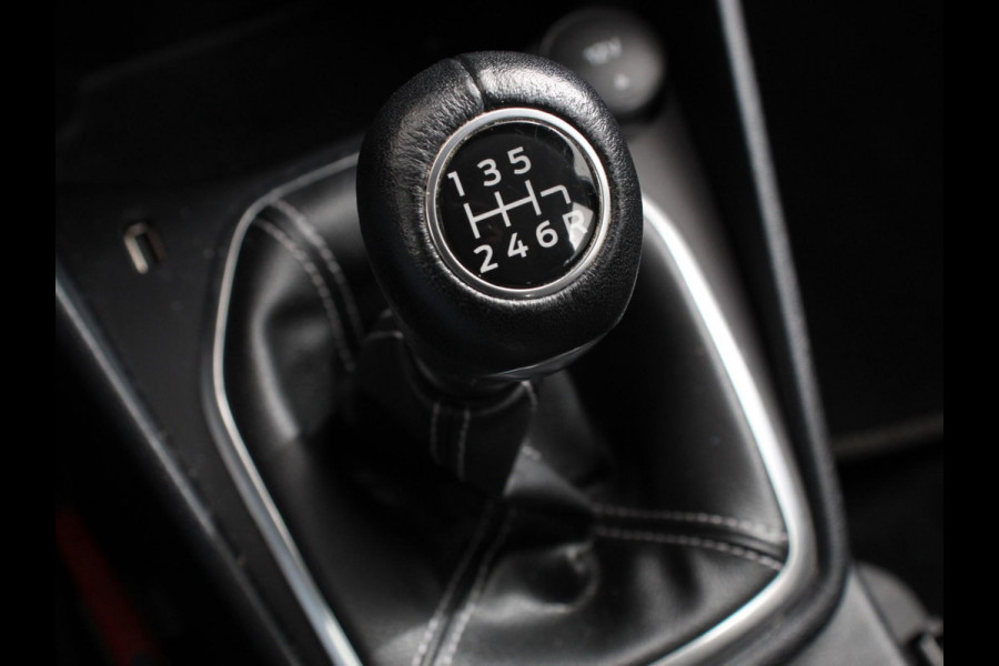 Ford Fiesta 1.0 EcoBoost Titanium | Navigatie | Apple Carplay/Android Auto | Climate Control | Stoelverwarming | Cruise Control | Lichtmetalen Velgen