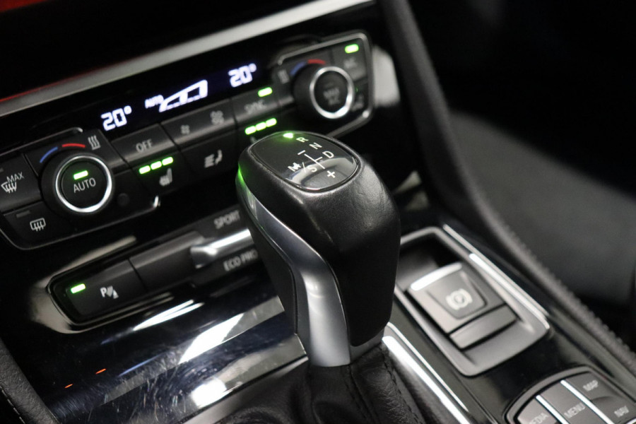 BMW 2 Serie Active Tourer 218i High Executive Luxury Line Automaat / Navigatiesysteem Plus / Driving Assistant / Achteruitrijcamera / Stoelverwarming / LED-koplampen / Head-Up Display / DAB / Hifi / Shadow Line / 17 Inch