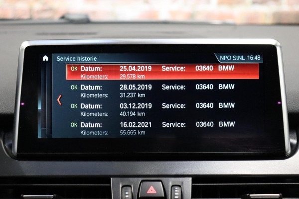 BMW 2 Serie Active Tourer 218i High Executive Luxury Line Automaat / Navigatiesysteem Plus / Driving Assistant / Achteruitrijcamera / Stoelverwarming / LED-koplampen / Head-Up Display / DAB / Hifi / Shadow Line / 17 Inch