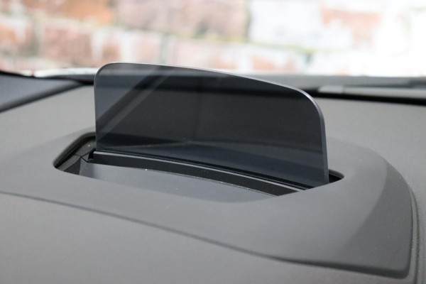 BMW 2 Serie Active Tourer 218i High Executive Luxury Line Automaat / Navigatiesysteem Plus / Driving Assistant / Achteruitrijcamera / Stoelverwarming / LED-koplampen / Head-Up Display / DAB / Hifi / Shadow Line / 17 Inch