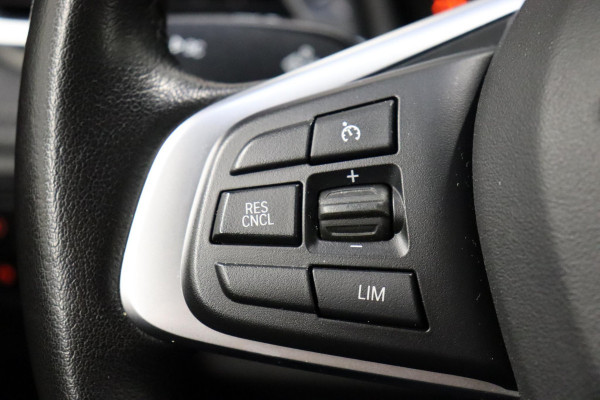 BMW 2 Serie Active Tourer 218i High Executive Luxury Line Automaat / Navigatiesysteem Plus / Driving Assistant / Achteruitrijcamera / Stoelverwarming / LED-koplampen / Head-Up Display / DAB / Hifi / Shadow Line / 17 Inch