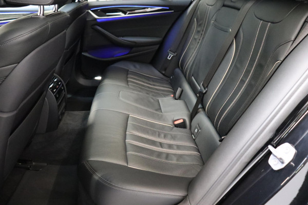 BMW 5 Serie Touring 530i High Executive M Sport Pakket Automaat / Navigatie Professional / Panoramadak / Active Steering / Stuurwielverwarming / M Sportremsysteem / Comfortstoelen / Driving Assistant Plus / Head-Up Display / DAB / Multifunctioneel Instrumentendisplay / Shadow Line / 19 Inch / Extra Getint Glas