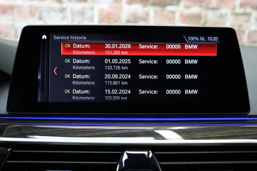 BMW 5 Serie Touring 530i High Executive M Sport Pakket Automaat / Navigatie Professional / Panoramadak / Active Steering / Stuurwielverwarming / M Sportremsysteem / Comfortstoelen / Driving Assistant Plus / Head-Up Display / DAB / Multifunctioneel Instrumentendisplay / Shadow Line / 19 Inch / Extra Getint Glas