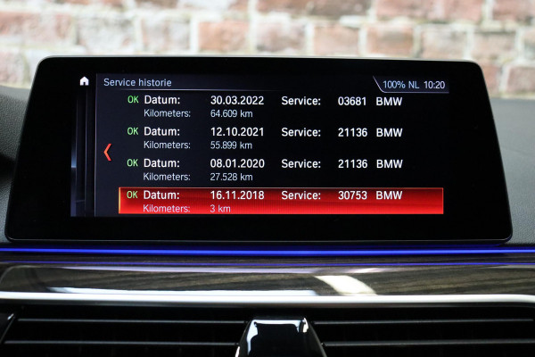 BMW 5 Serie Touring 530i High Executive M Sport Pakket Automaat / Navigatie Professional / Panoramadak / Active Steering / Stuurwielverwarming / M Sportremsysteem / Comfortstoelen / Driving Assistant Plus / Head-Up Display / DAB / Multifunctioneel Instrumentendisplay / Shadow Line / 19 Inch / Extra Getint Glas