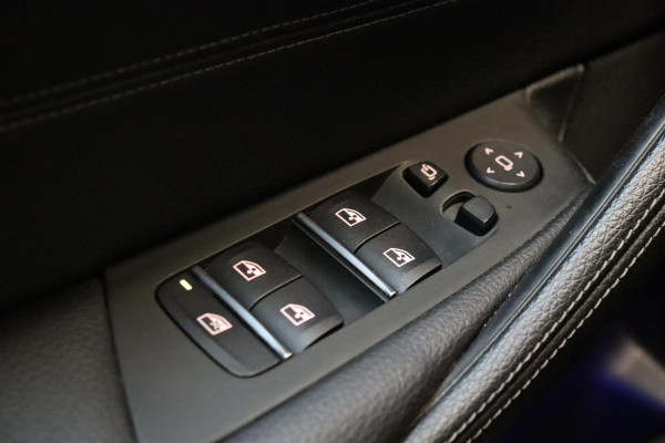 BMW 5 Serie Touring 530i High Executive M Sport Pakket Automaat / Navigatie Professional / Panoramadak / Active Steering / Stuurwielverwarming / M Sportremsysteem / Comfortstoelen / Driving Assistant Plus / Head-Up Display / DAB / Multifunctioneel Instrumentendisplay / Shadow Line / 19 Inch / Extra Getint Glas