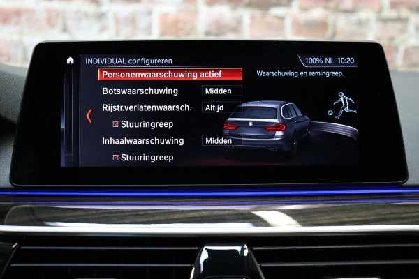 BMW 5 Serie Touring 530i High Executive M Sport Pakket Automaat / Navigatie Professional / Panoramadak / Active Steering / Stuurwielverwarming / M Sportremsysteem / Comfortstoelen / Driving Assistant Plus / Head-Up Display / DAB / Multifunctioneel Instrumentendisplay / Shadow Line / 19 Inch / Extra Getint Glas