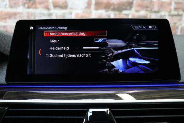 BMW 5 Serie Touring 530i High Executive M Sport Pakket Automaat / Navigatie Professional / Panoramadak / Active Steering / Stuurwielverwarming / M Sportremsysteem / Comfortstoelen / Driving Assistant Plus / Head-Up Display / DAB / Multifunctioneel Instrumentendisplay / Shadow Line / 19 Inch / Extra Getint Glas