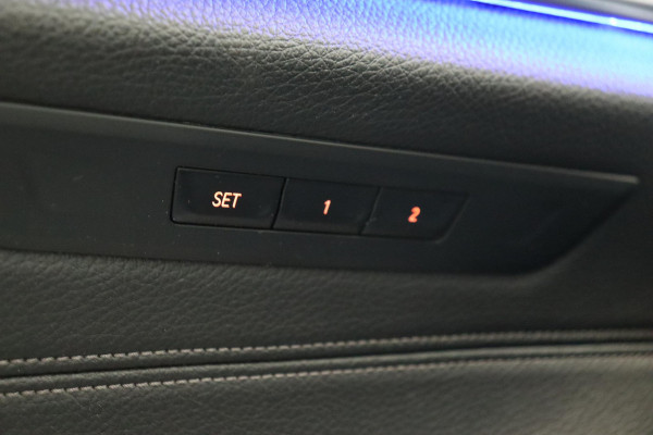 BMW 5 Serie Touring 530i High Executive M Sport Pakket Automaat / Navigatie Professional / Panoramadak / Active Steering / Stuurwielverwarming / M Sportremsysteem / Comfortstoelen / Driving Assistant Plus / Head-Up Display / DAB / Multifunctioneel Instrumentendisplay / Shadow Line / 19 Inch / Extra Getint Glas