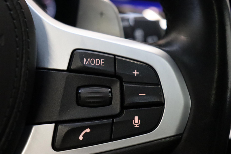BMW 5 Serie Touring 530i High Executive M Sport Pakket Automaat / Navigatie Professional / Panoramadak / Active Steering / Stuurwielverwarming / M Sportremsysteem / Comfortstoelen / Driving Assistant Plus / Head-Up Display / DAB / Multifunctioneel Instrumentendisplay / Shadow Line / 19 Inch / Extra Getint Glas