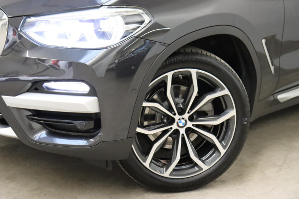 BMW X3 xDrive20i High Executive xLine Automaat / Live Cockpit Professional / Panoramadak / Wegklapbare Trekhaak / Sportstoelen Elektrisch Verstelbaar / Adaptieve LED-koplamp / Driving Assistant / Head-Up Display / 20 Inch / Stoelverwarming / Hifi / Chrome Line / DAB