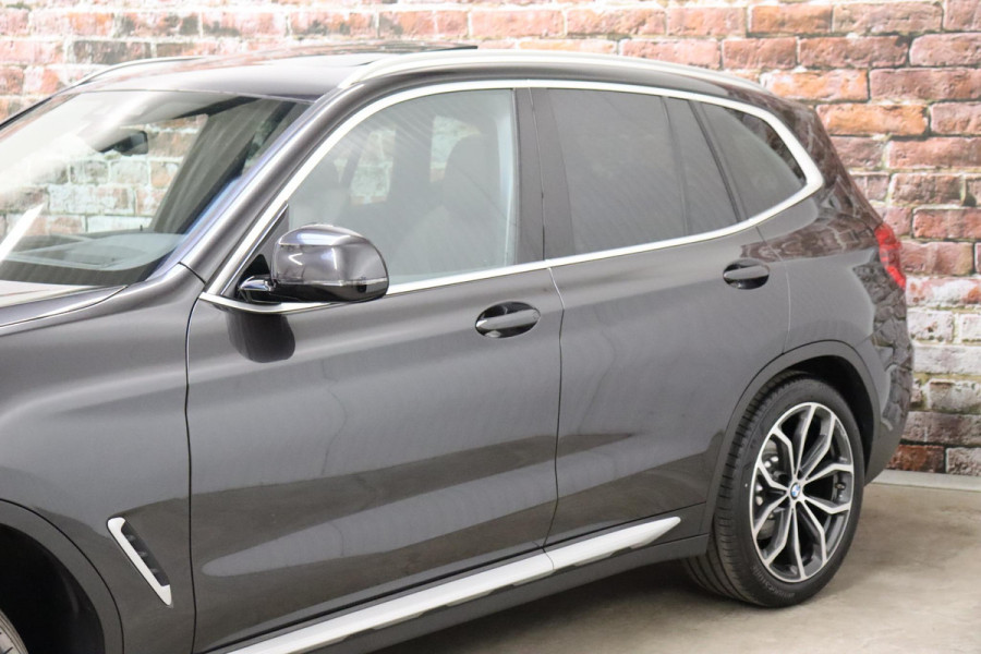 BMW X3 xDrive20i High Executive xLine Automaat / Live Cockpit Professional / Panoramadak / Wegklapbare Trekhaak / Sportstoelen Elektrisch Verstelbaar / Adaptieve LED-koplamp / Driving Assistant / Head-Up Display / 20 Inch / Stoelverwarming / Hifi / Chrome Line / DAB