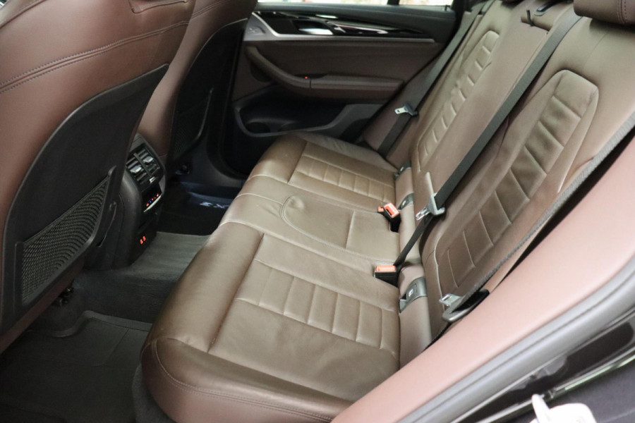 BMW X3 xDrive20i High Executive xLine Automaat / Live Cockpit Professional / Panoramadak / Wegklapbare Trekhaak / Sportstoelen Elektrisch Verstelbaar / Adaptieve LED-koplamp / Driving Assistant / Head-Up Display / 20 Inch / Stoelverwarming / Hifi / Chrome Line / DAB