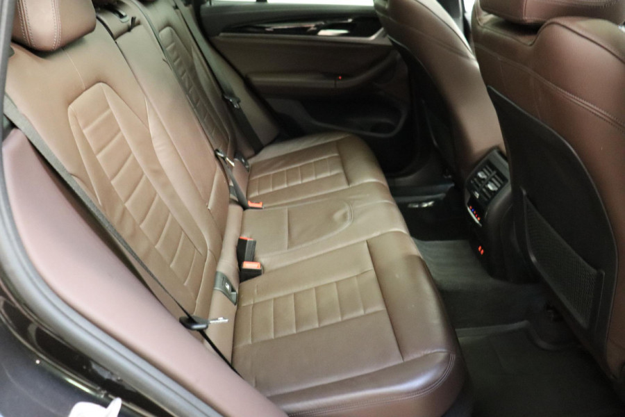 BMW X3 xDrive20i High Executive xLine Automaat / Live Cockpit Professional / Panoramadak / Wegklapbare Trekhaak / Sportstoelen Elektrisch Verstelbaar / Adaptieve LED-koplamp / Driving Assistant / Head-Up Display / 20 Inch / Stoelverwarming / Hifi / Chrome Line / DAB
