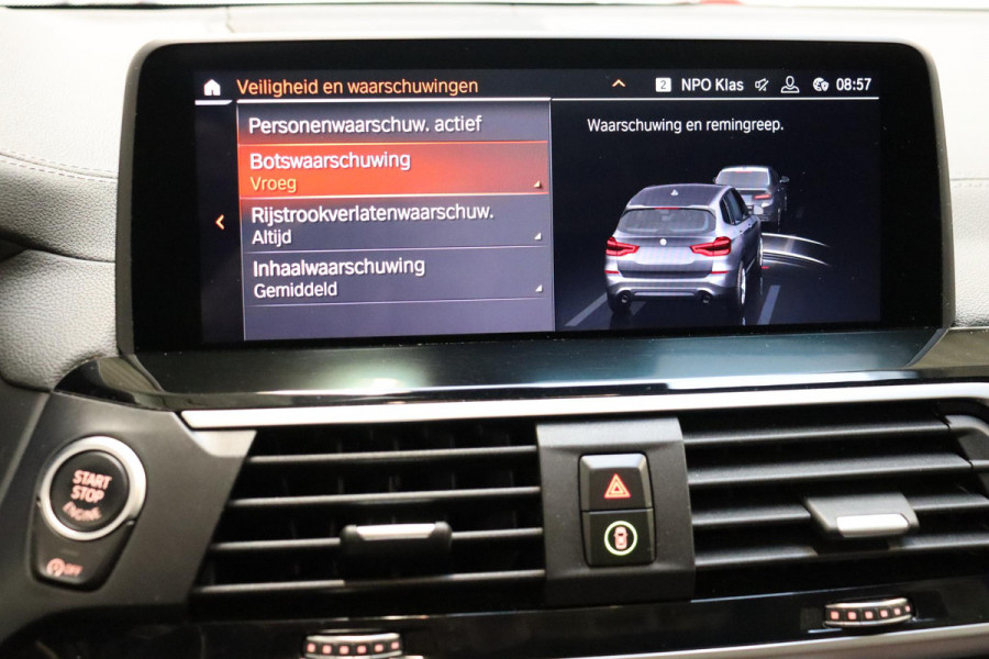 BMW X3 xDrive20i High Executive xLine Automaat / Live Cockpit Professional / Panoramadak / Wegklapbare Trekhaak / Sportstoelen Elektrisch Verstelbaar / Adaptieve LED-koplamp / Driving Assistant / Head-Up Display / 20 Inch / Stoelverwarming / Hifi / Chrome Line / DAB