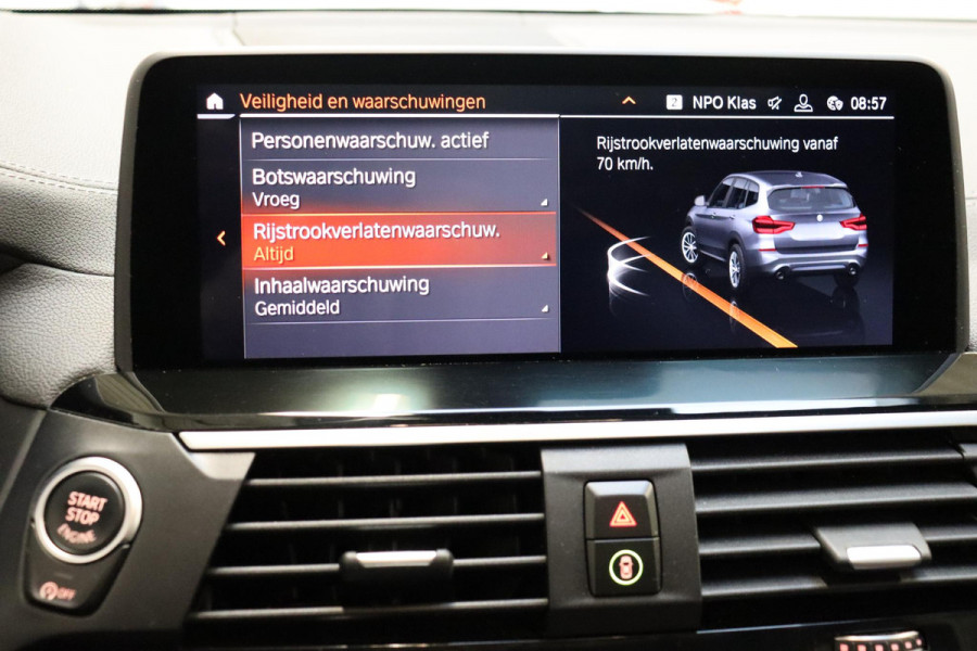 BMW X3 xDrive20i High Executive xLine Automaat / Live Cockpit Professional / Panoramadak / Wegklapbare Trekhaak / Sportstoelen Elektrisch Verstelbaar / Adaptieve LED-koplamp / Driving Assistant / Head-Up Display / 20 Inch / Stoelverwarming / Hifi / Chrome Line / DAB