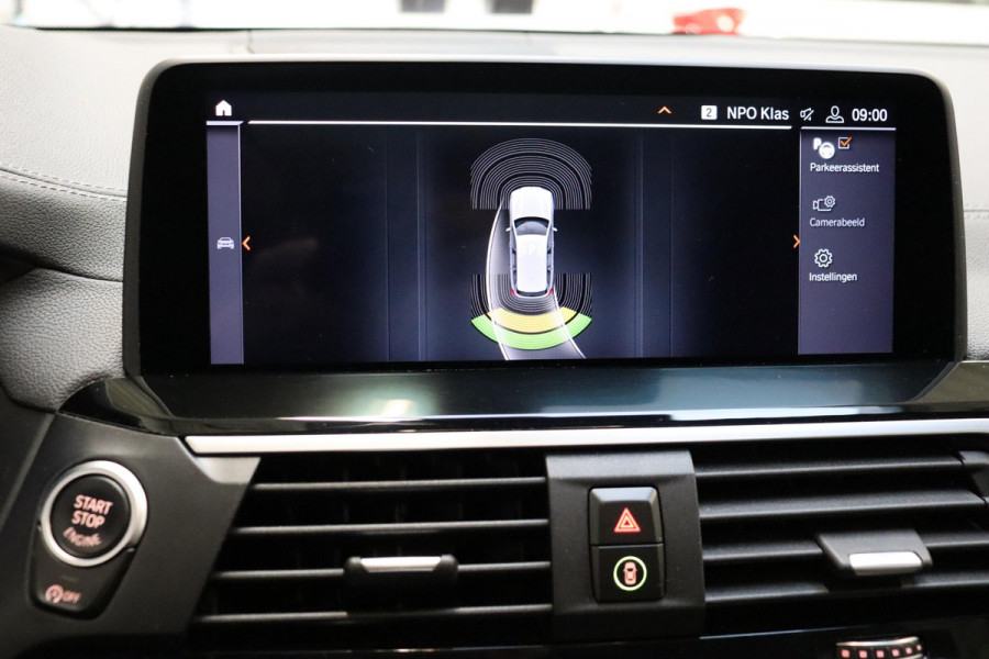 BMW X3 xDrive20i High Executive xLine Automaat / Live Cockpit Professional / Panoramadak / Wegklapbare Trekhaak / Sportstoelen Elektrisch Verstelbaar / Adaptieve LED-koplamp / Driving Assistant / Head-Up Display / 20 Inch / Stoelverwarming / Hifi / Chrome Line / DAB