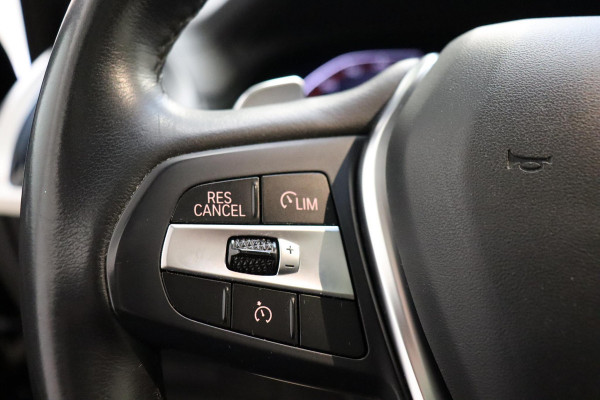 BMW X3 xDrive20i High Executive xLine Automaat / Live Cockpit Professional / Panoramadak / Wegklapbare Trekhaak / Sportstoelen Elektrisch Verstelbaar / Adaptieve LED-koplamp / Driving Assistant / Head-Up Display / 20 Inch / Stoelverwarming / Hifi / Chrome Line / DAB